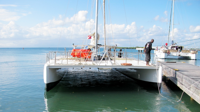 The Jolly Roger Snorkelling Crew brings in our catamara for the day to pick us up.